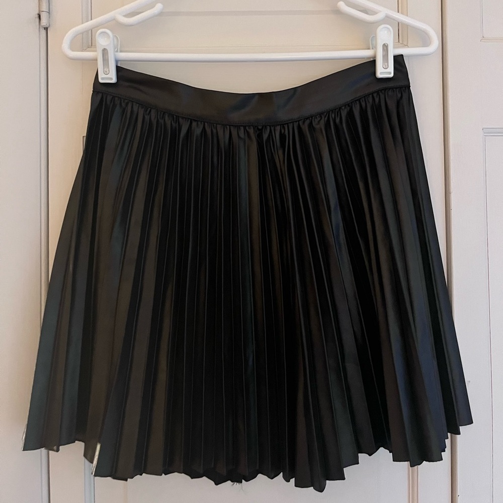 Pleated faux leather skirt size L (fits like US Small)
